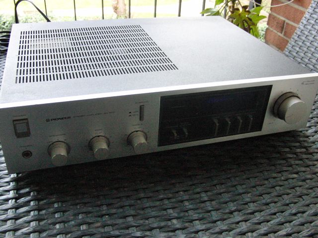 




un ampli PIONEER di buon livello.