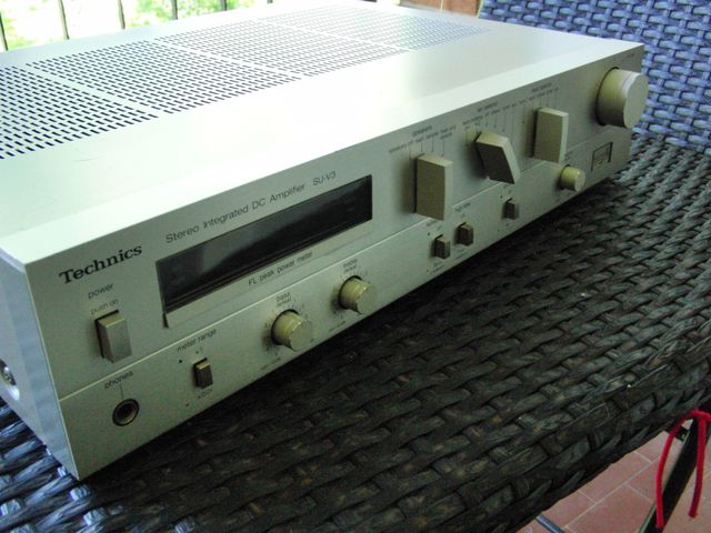 




ampli TECHNICS dal suono eccellente? Con grandi possibilita' di inserimento in un buon impianto con un ottimo piatto e delle buone casse i risultati sono sicuri. 