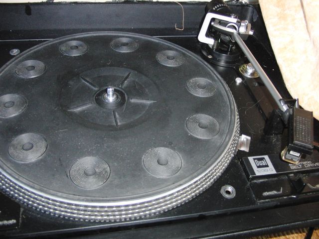 




vecchio giradischi DUAL 1239G recuperato da un compatto ma interessante.