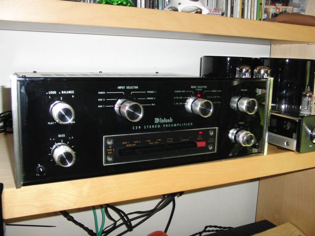 




Preamplificatore Mcintosh C29. Costruzione fuori dal comune, prestazioni altissime,senza dubbio un grande preamplificatore costruito dalla mitica casa statunitense.
