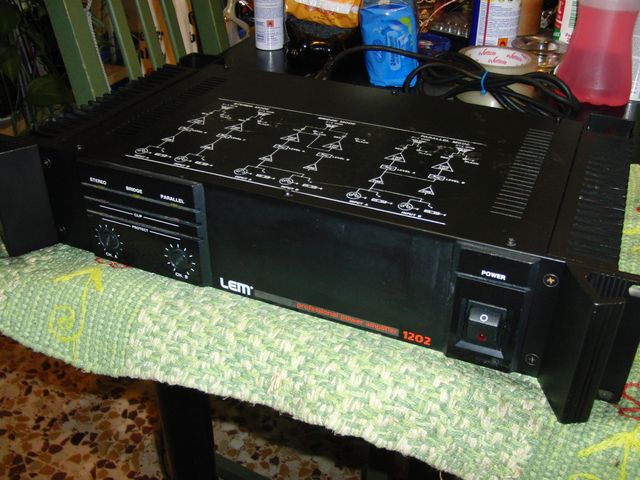 




Amplificatore Professionale della LEM, il 1202  con ben 120 watt su 8 hom. La nota casa, produttrice di apparecchiature professionali nel campo audio aveva in listino anche casse di un certo pregio.