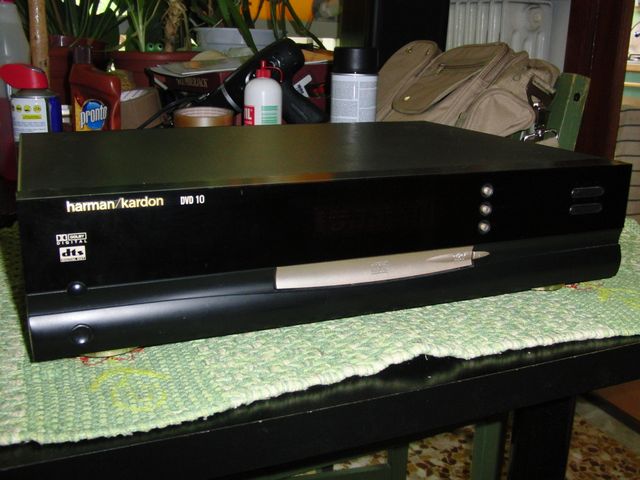 




Lettore dvd della nota ditta Harman Kardon DVD 10.
Buonissimo lettore ma con un difetto, legge solo cd e dvd originali e non masterizzati.