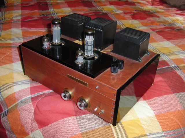 




Il primo amplificatore a valvole costruito dal sottoscritto.
La circuitazione e' di Nuova Elettronica.
Bei tempi