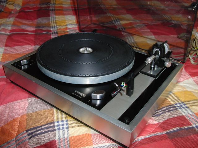 




Bellissimo giradischi Thorens TD 145 MKII con testina ORTOFON.
Grande VINTAGE completo di coperchio e in buonissime condizioni per la sua eta'.