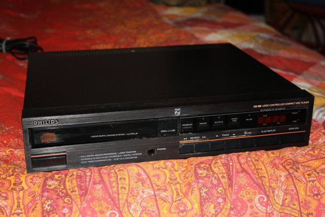 




Lettore PHILIPS CD380. Ottimo lettore cd, molto semplice.
Internamente ha il processore TDA 1543 e come meccanica usa l'ottima CDM4 philips.