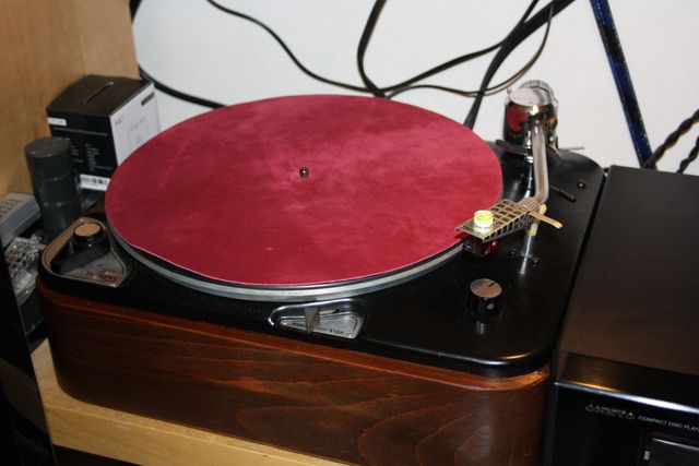 




The GREAT Turntable THORENS TD 135,
The Only One.