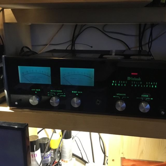 Il finale.
Mcintosh MC 2505