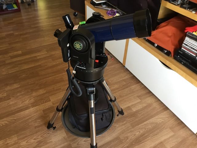 Un piccolo rifrattore della Meade, ETX 70. Senza dubbio non é un super telescopio ma molto portatile e se allineato con pazienza, può dare delle soddisfazioni